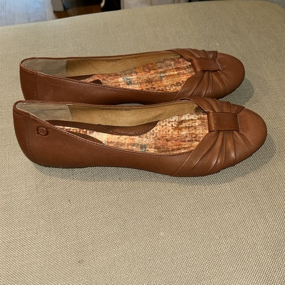 Born Women's Brown Leather Flats - Picture 5 of 9